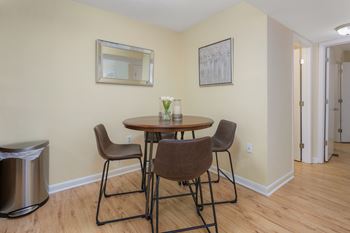 Model dining 